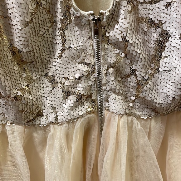 Dress - Picture 6 of 6